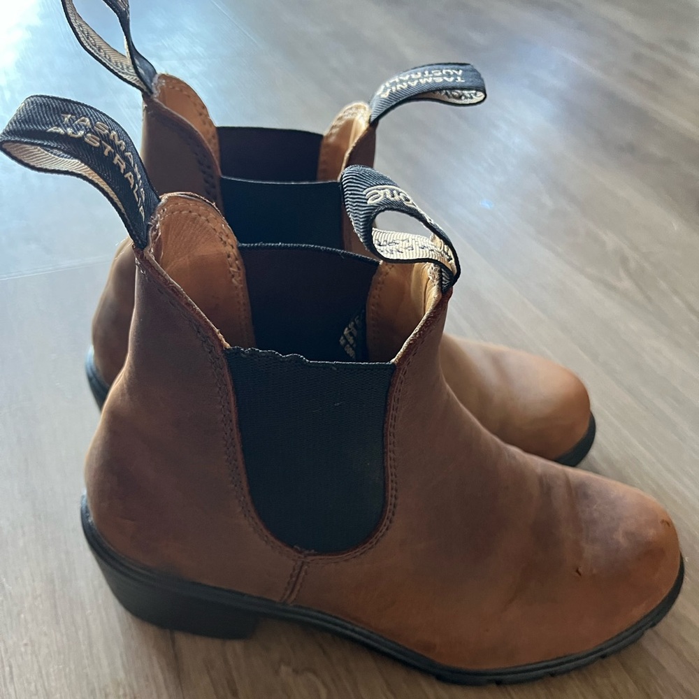 Blundstone heeled Chelsea boots